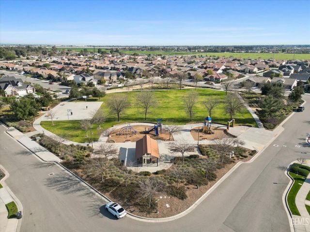 9223 Laurel Meadows Lane, Shafter, CA 93263