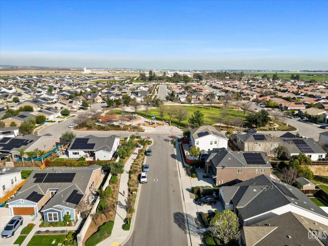 9223 Laurel Meadows Lane, Shafter, CA 93263