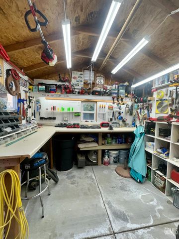 9223 Laurel Meadows Lane, Shafter, CA 93263