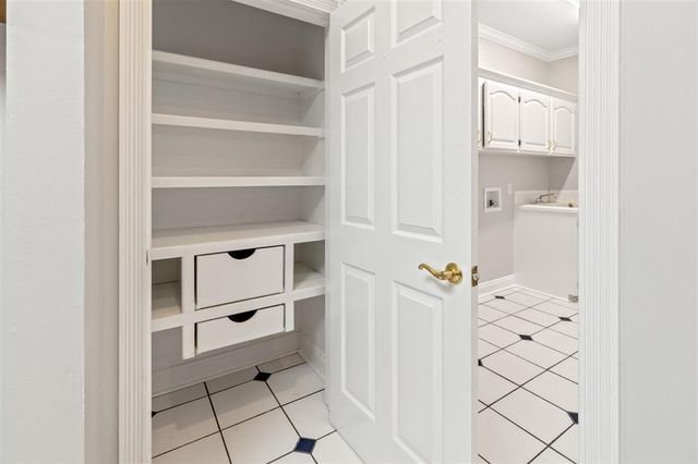 4012 Woodcrest Lane, Lake Charles, LA 70605