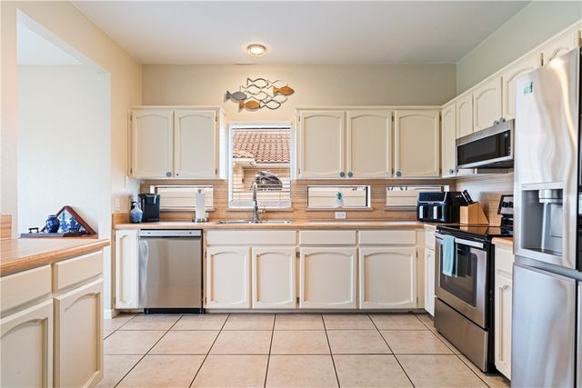 13901 Eaglesnest Bay Dr, Corpus Christi, TX 78418