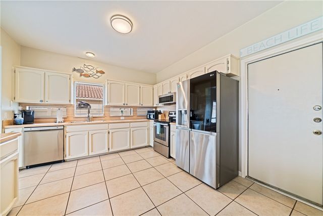 13901 Eaglesnest Bay Dr, Corpus Christi, TX 78418
