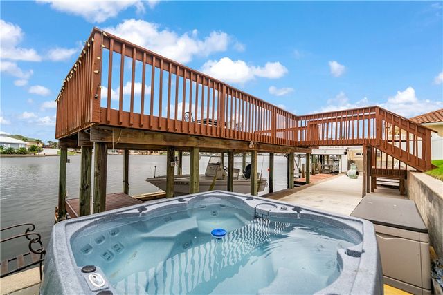 13901 Eaglesnest Bay Dr, Corpus Christi, TX 78418