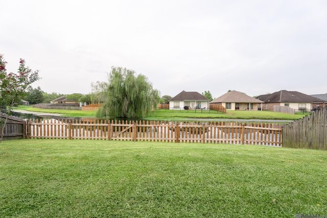 8977 Lake Mist Ave, Baton Rouge, LA 70810