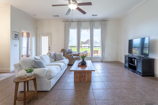 8977 Lake Mist Ave, Baton Rouge, LA 70810