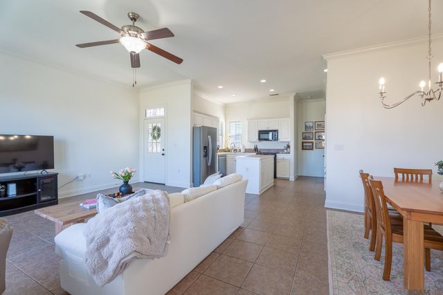8977 Lake Mist Ave, Baton Rouge, LA 70810