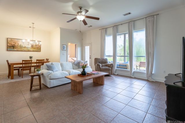 8977 Lake Mist Ave, Baton Rouge, LA 70810