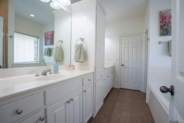 8977 Lake Mist Ave, Baton Rouge, LA 70810