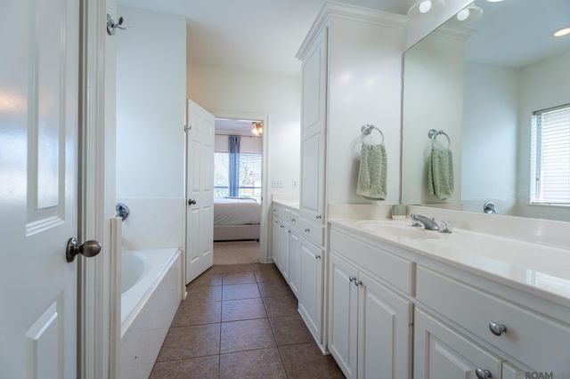 8977 Lake Mist Ave, Baton Rouge, LA 70810