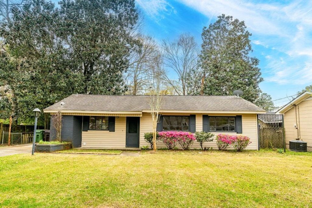 1618 Adeline St., Hattiesburg, MS 39401