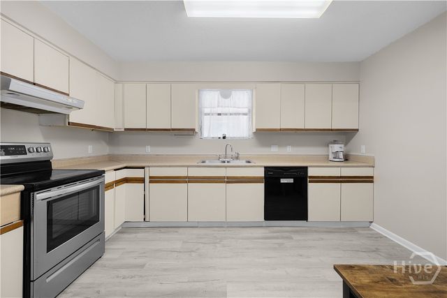 1036 Live Oak Drive, Hinesville, GA 31313