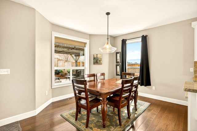 4477 Vista Pointe Drive, Medford, OR 97504