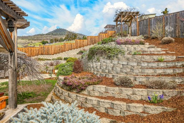 4477 Vista Pointe Drive, Medford, OR 97504