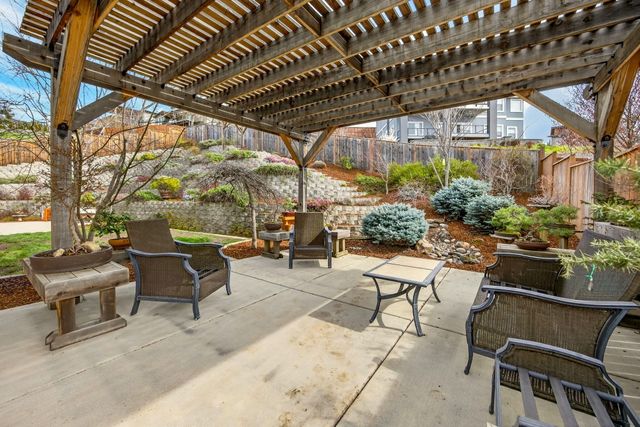 4477 Vista Pointe Drive, Medford, OR 97504