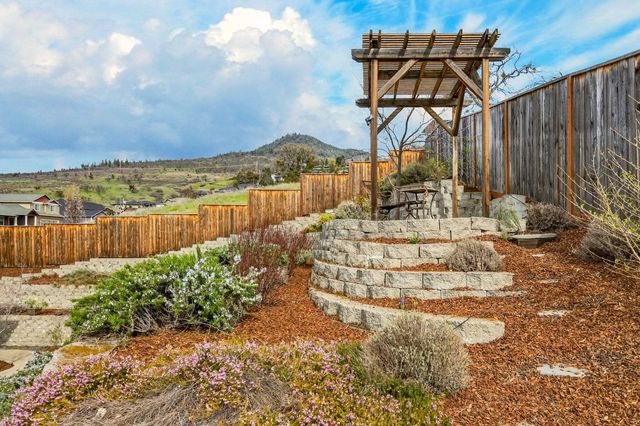 4477 Vista Pointe Drive, Medford, OR 97504