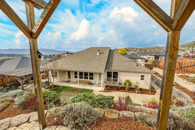 4477 Vista Pointe Drive, Medford, OR 97504