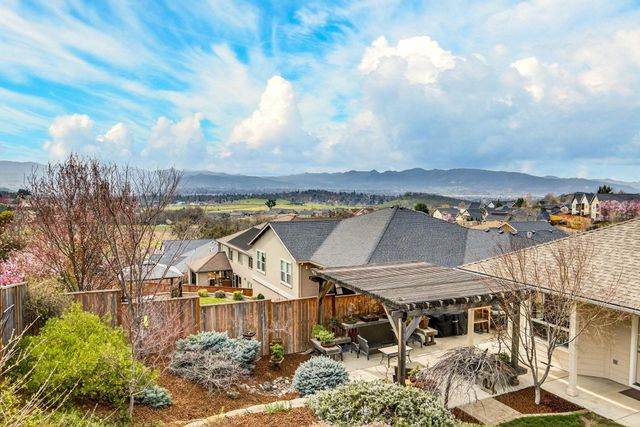 4477 Vista Pointe Drive, Medford, OR 97504