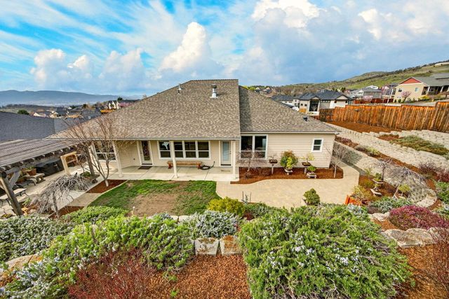 4477 Vista Pointe Drive, Medford, OR 97504