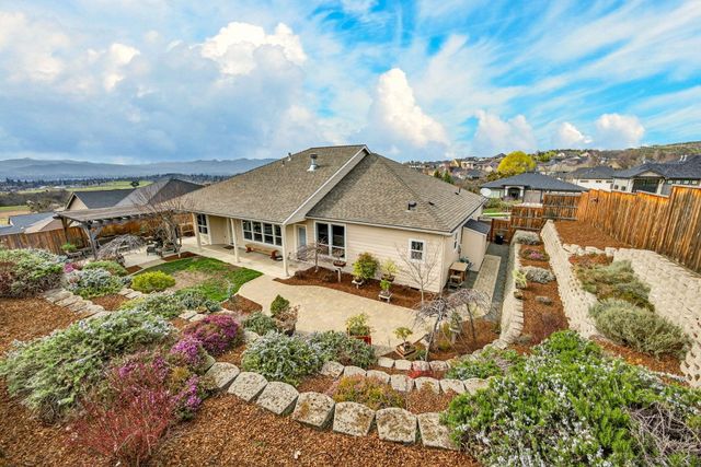 4477 Vista Pointe Drive, Medford, OR 97504