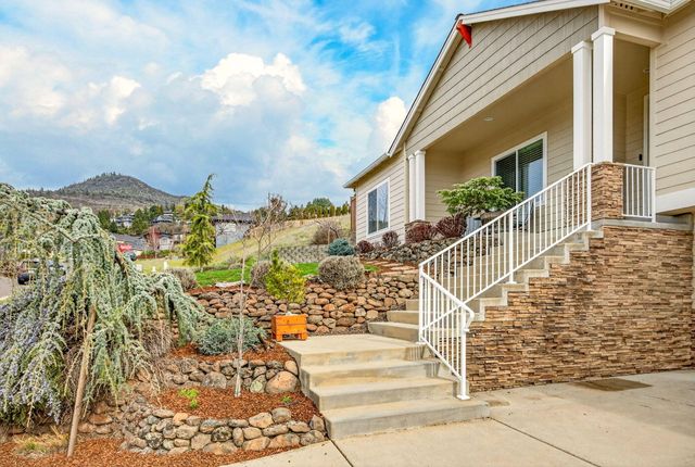 4477 Vista Pointe Drive, Medford, OR 97504