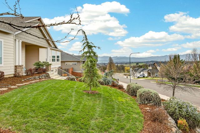 4477 Vista Pointe Drive, Medford, OR 97504