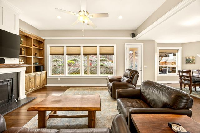 4477 Vista Pointe Drive, Medford, OR 97504