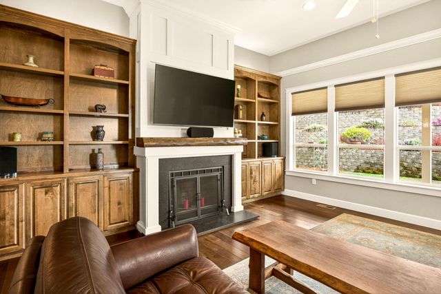 4477 Vista Pointe Drive, Medford, OR 97504