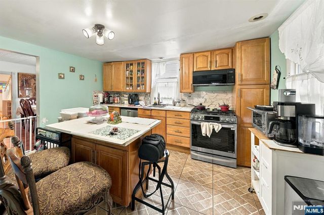 280 Lincoln Street, East Orange, NJ 07017