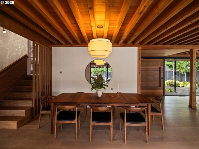 942 S PALATINE HILL Rd, Portland, OR 97219