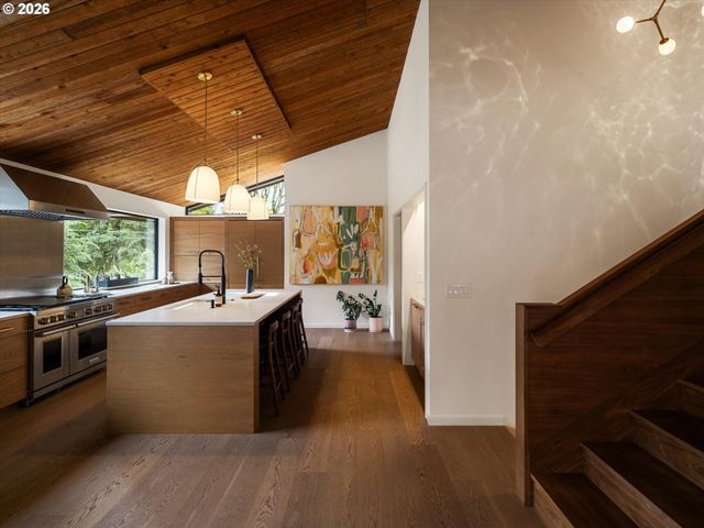 942 S PALATINE HILL Rd, Portland, OR 97219