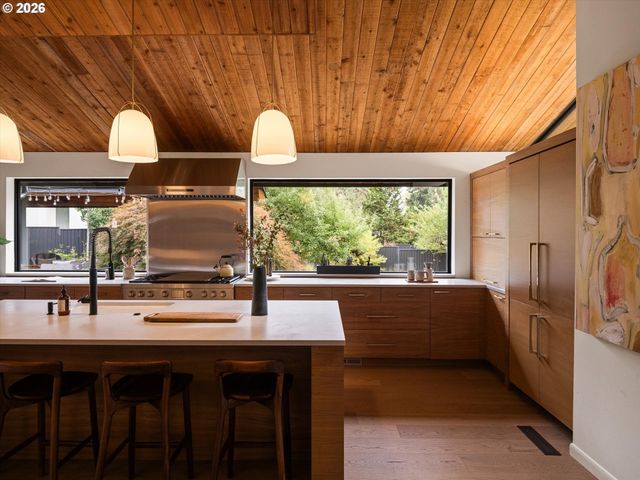 942 S PALATINE HILL Rd, Portland, OR 97219