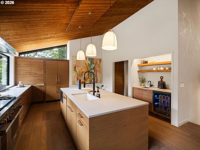 942 S PALATINE HILL Rd, Portland, OR 97219