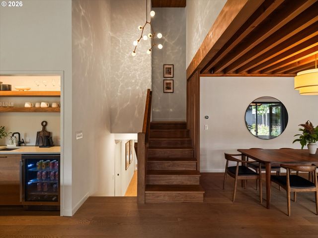 942 S PALATINE HILL Rd, Portland, OR 97219