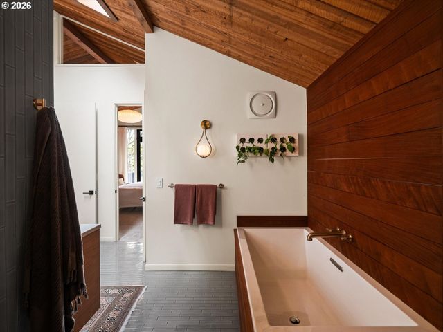 942 S PALATINE HILL Rd, Portland, OR 97219