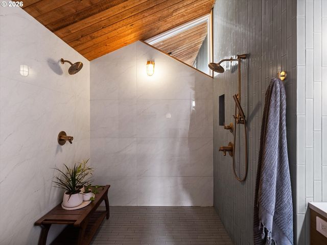 942 S PALATINE HILL Rd, Portland, OR 97219