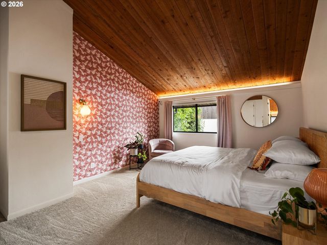942 S PALATINE HILL Rd, Portland, OR 97219