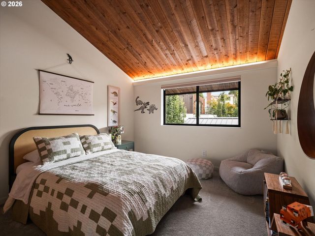 942 S PALATINE HILL Rd, Portland, OR 97219