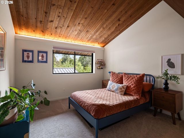 942 S PALATINE HILL Rd, Portland, OR 97219