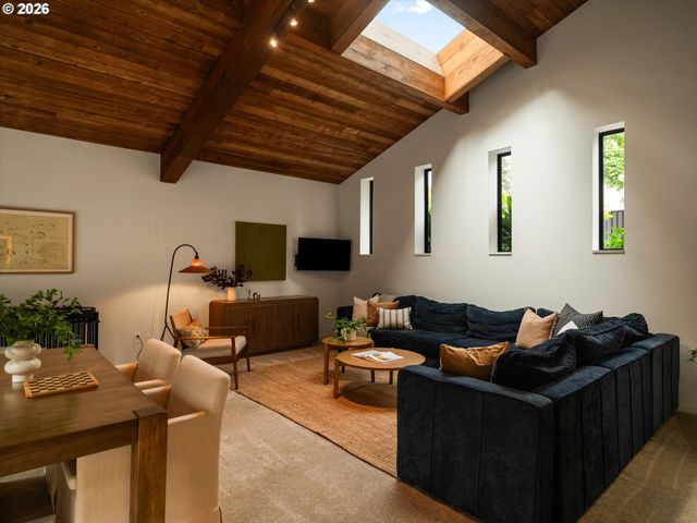 942 S PALATINE HILL Rd, Portland, OR 97219