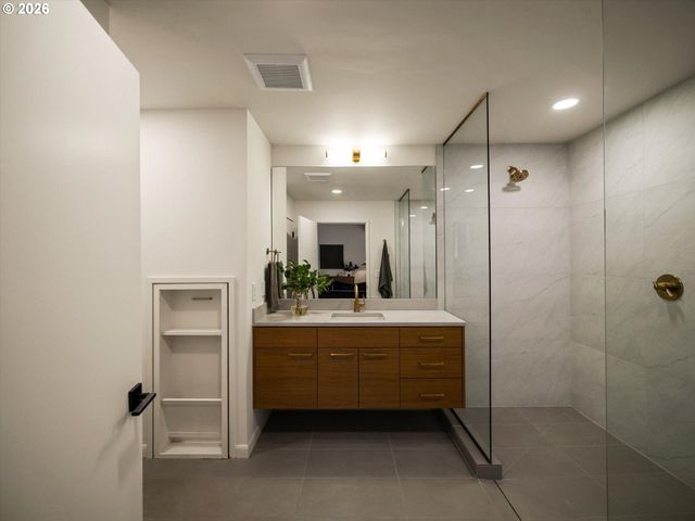 942 S PALATINE HILL Rd, Portland, OR 97219