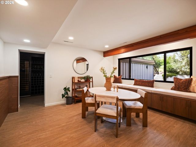 942 S PALATINE HILL Rd, Portland, OR 97219