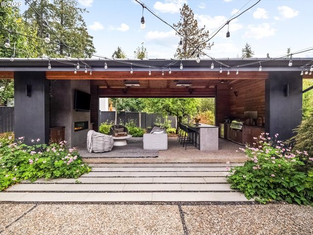 942 S PALATINE HILL Rd, Portland, OR 97219