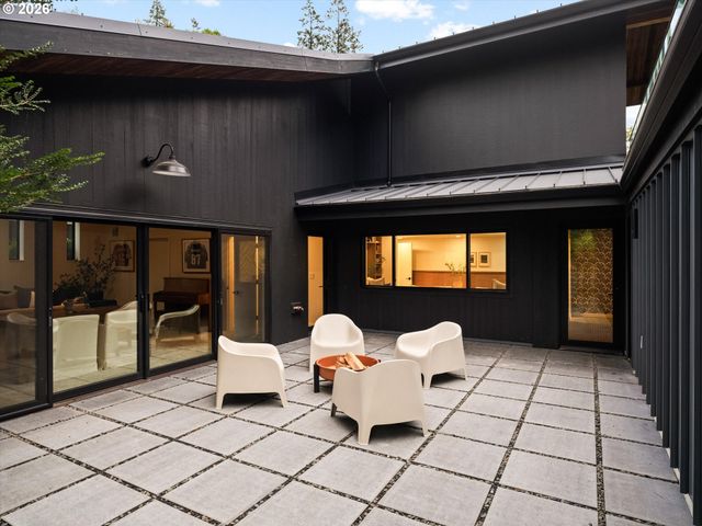 942 S PALATINE HILL Rd, Portland, OR 97219