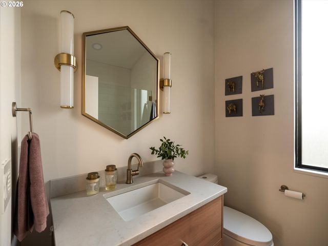 942 S PALATINE HILL Rd, Portland, OR 97219