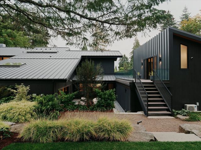 942 S PALATINE HILL Rd, Portland, OR 97219