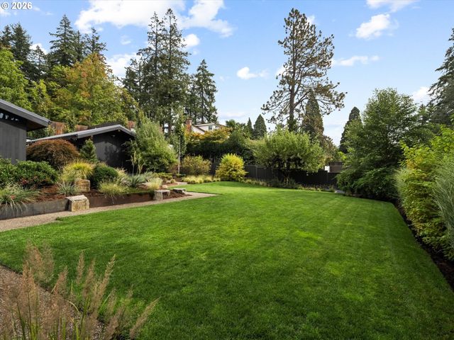942 S PALATINE HILL Rd, Portland, OR 97219