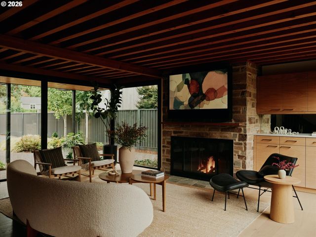942 S PALATINE HILL Rd, Portland, OR 97219