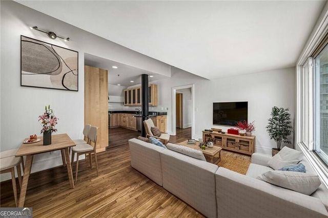 81 Peachtree Place NE PH12, Atlanta, GA 30309