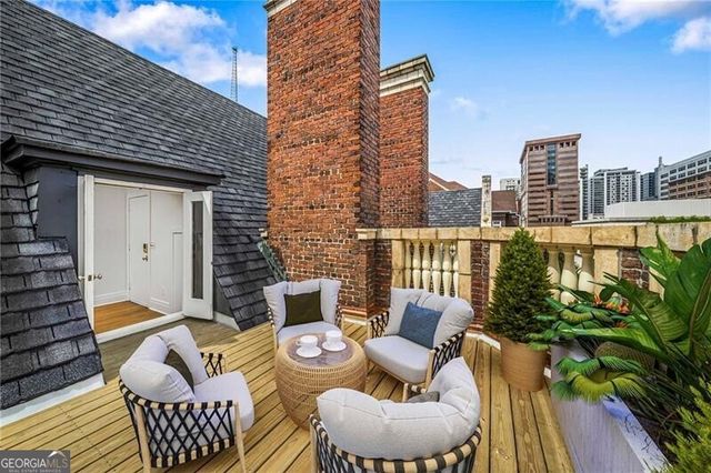 81 Peachtree Place NE PH12, Atlanta, GA 30309