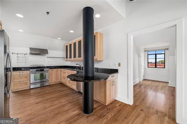 81 Peachtree Place NE PH12, Atlanta, GA 30309